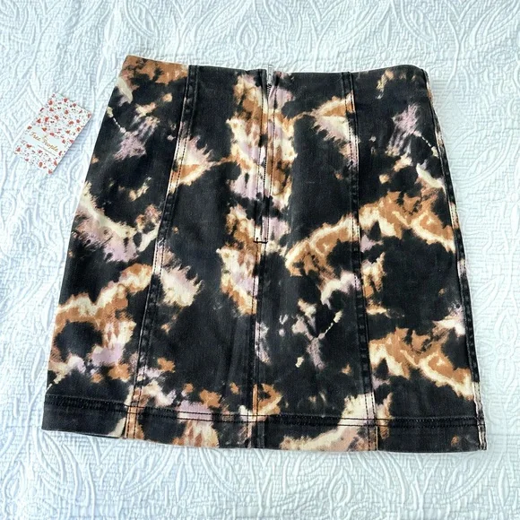 FREE PEOPLE NWT Tie Dye Zipper Back Mini Skirt Sz 4 - Picture 4 of 10